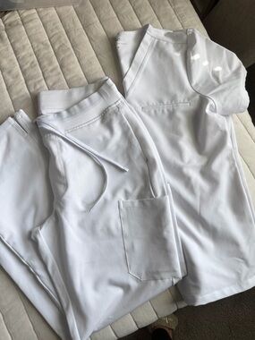 Mandala White Nursing Scubs